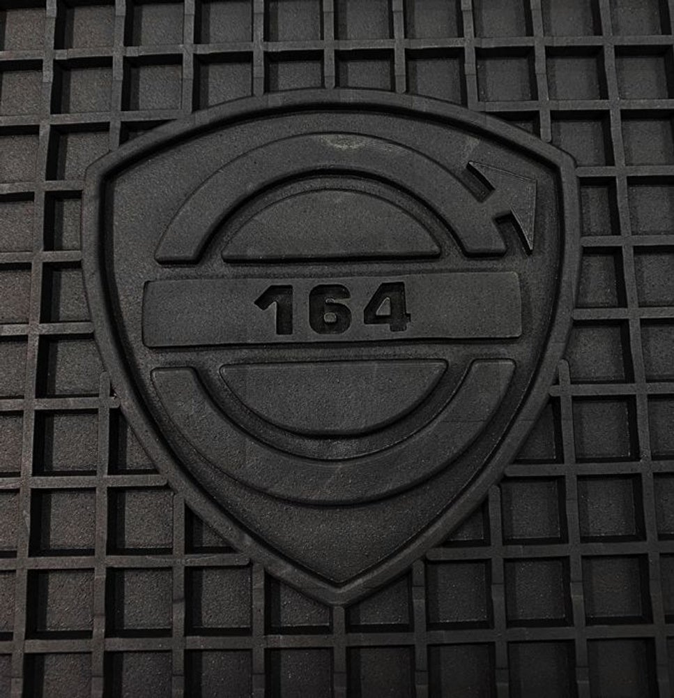 Jeu de tapis de sol en caoutchouc noir pour Volvo 164 (1968-1971). — bild 2 av 4