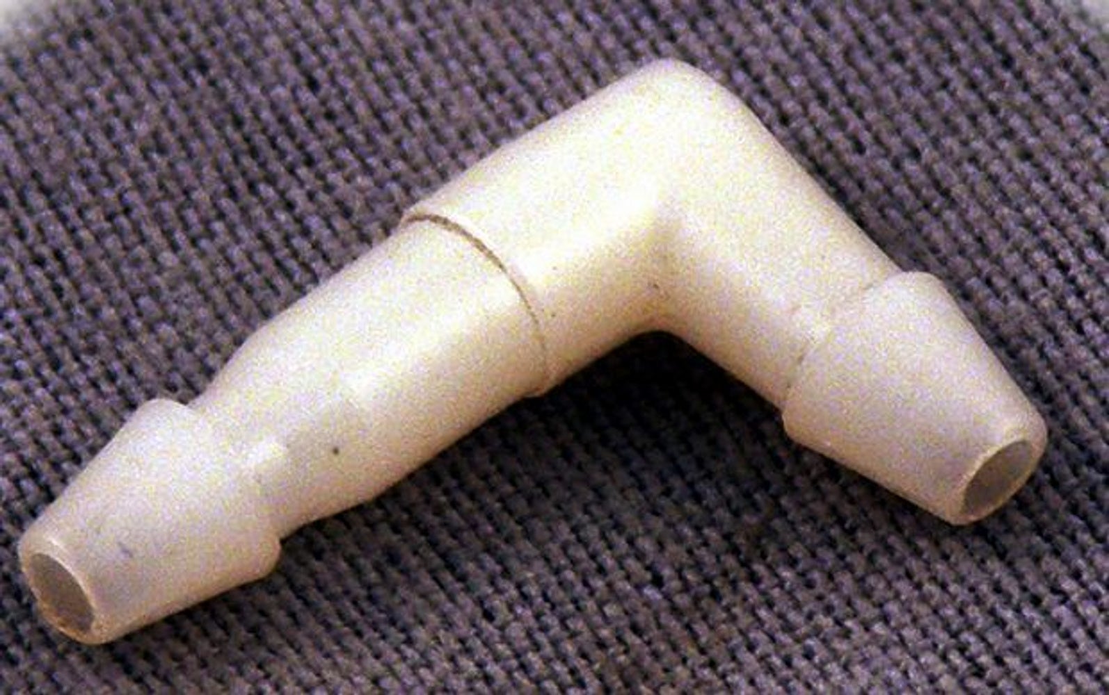 Raccord réservoir lave-glace rond